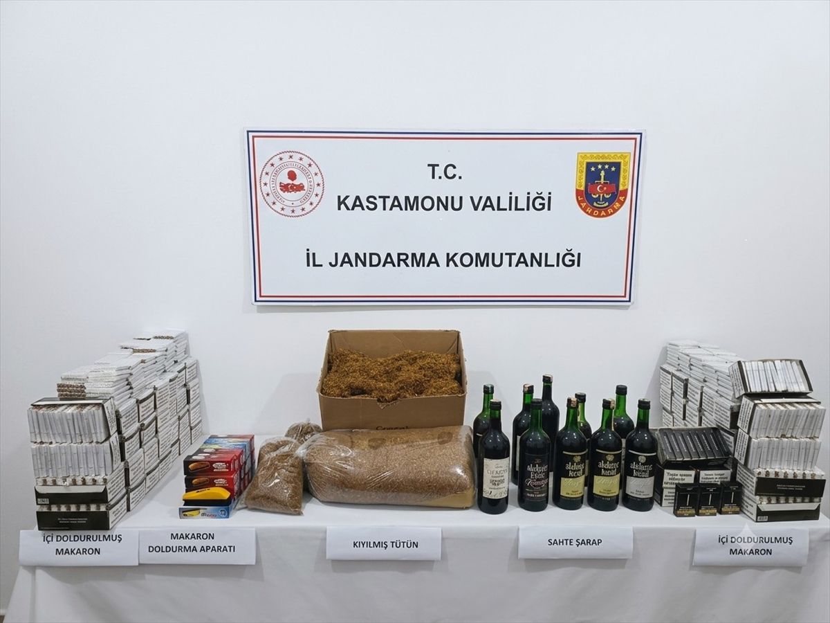 Kastamonu’da 13 kilo kıyılmış tütün ve 10 litre sahte içki ele geçirilen operasyonda 2 gözaltı